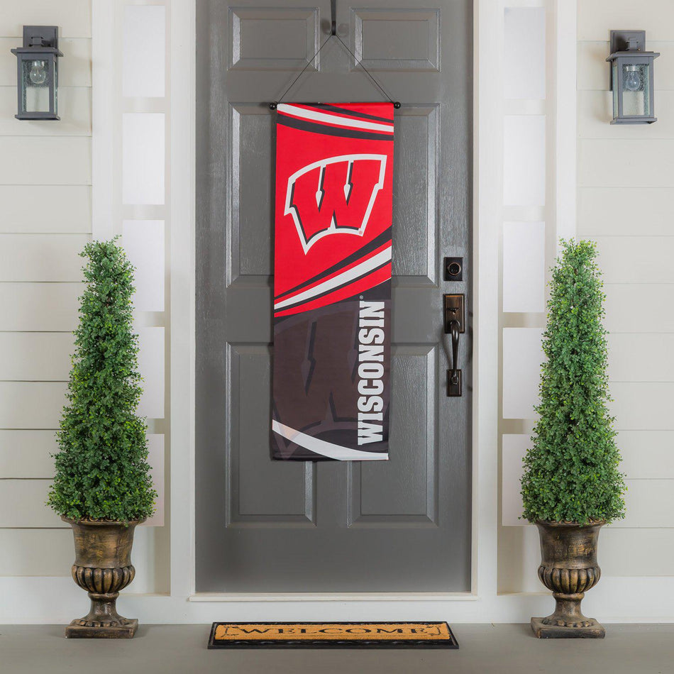 Show your pride for the Wisconsin Badgers with the two-sided dowel banner.