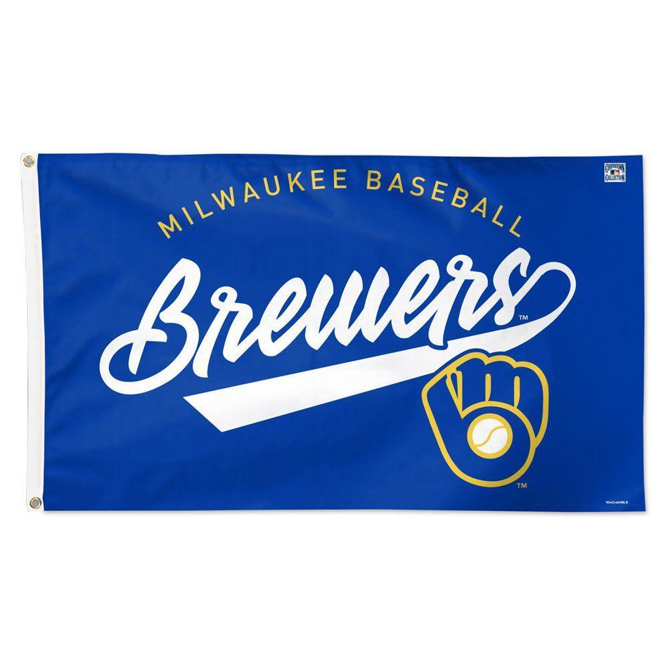 Show your team pride when you fly the Milwaukee Brewers Retro 3' x 5' Deluxe Flag! 