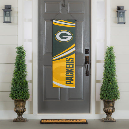 Show your pride for the Green Bay Packers with the two-sided dowel banner.  Constructed of durable suede fabric and suitable for both indoor and outdoor use. Comes ready to hang with a sturdy dowel and string.