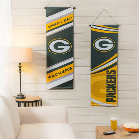 Show your pride for the Green Bay Packers with the two-sided dowel banner.  Constructed of durable suede fabric and suitable for both indoor and outdoor use. Comes ready to hang with a sturdy dowel and string.