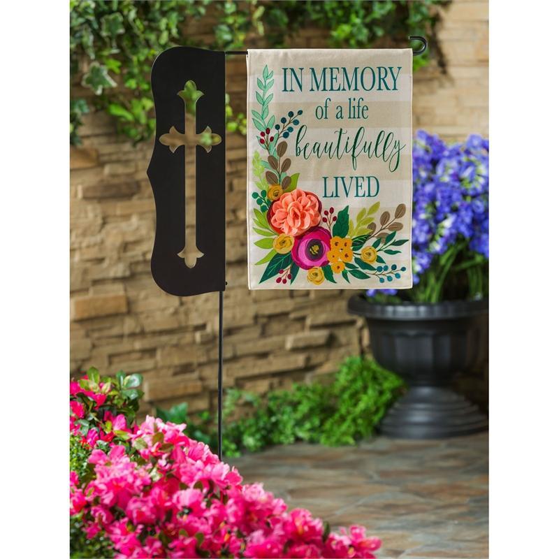 Perfect for remembering someone special, the "In Memory of a Life Beautifully Lived" garden flag features a 3D floral design on an ivory background. 